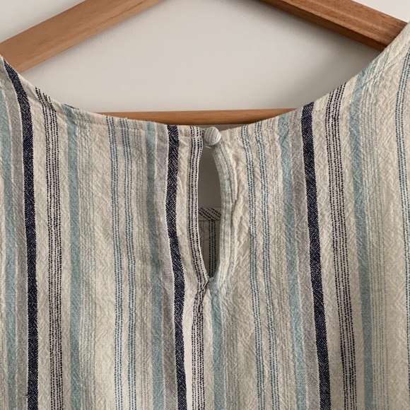 🐚 Breezy Linen Crop Top - Picture 4 of 5